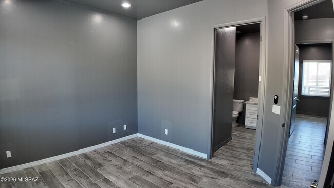 Building Photo - 339 Circulo Chica