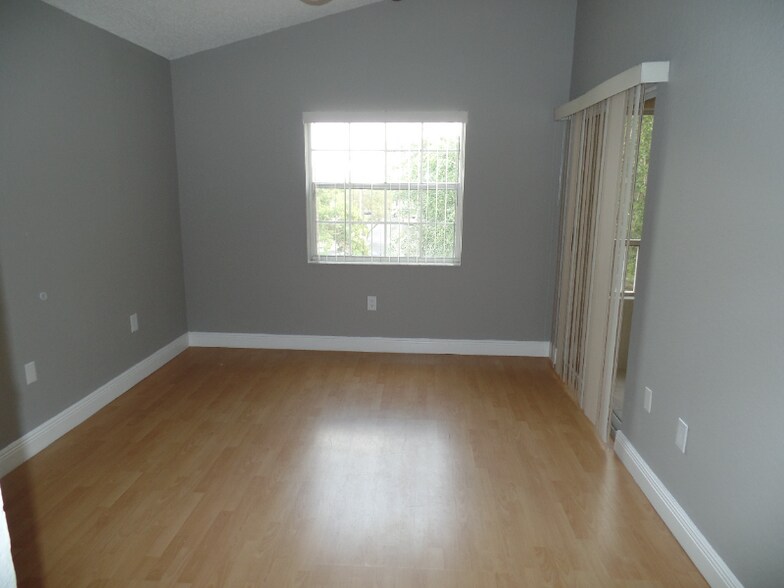 Building Photo - 2850 N Oakland Forest Dr