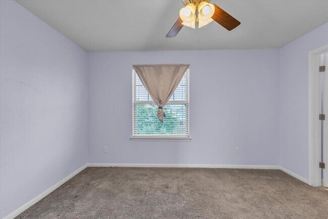 Building Photo - 440 Star Thistle St