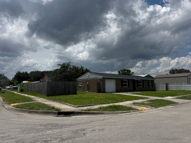 Building Photo - 2196 Luana Dr E