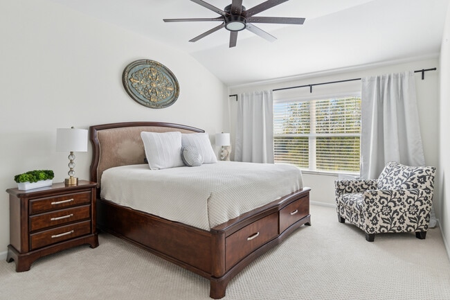 Building Photo - 34W685 Roosevelt Ave