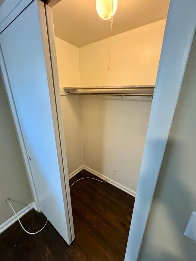 Building Photo - 3 Bedroom ~ Clintonville