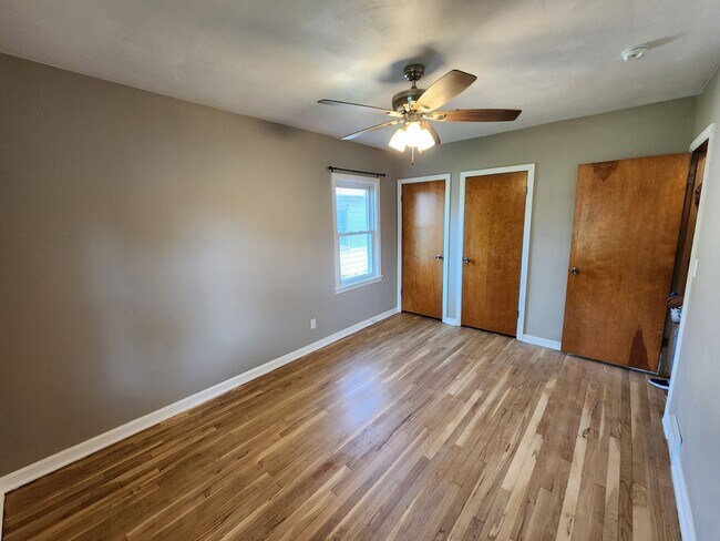 Building Photo - Great 3 Bedroom House