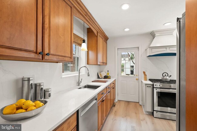 Building Photo - 4714 Upton St NW