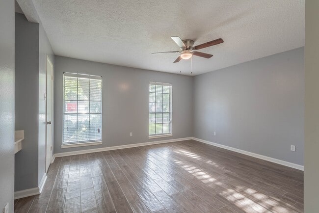 Building Photo - 423 Gentilly Dr