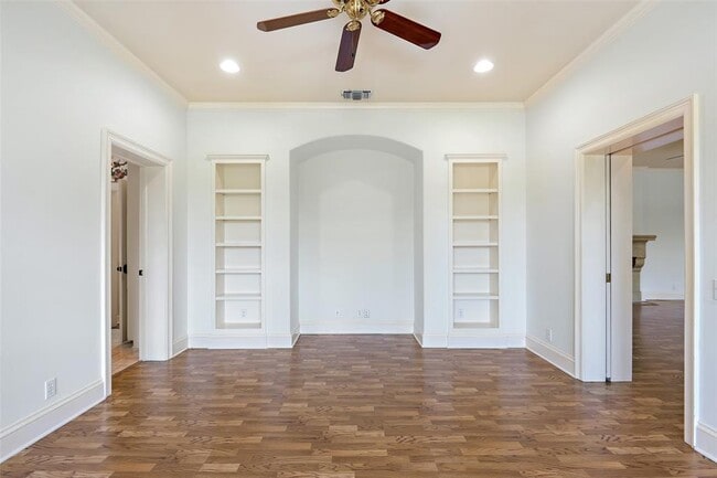 Building Photo - 602 Las Lomas Dr