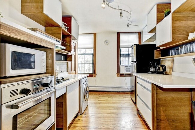 Building Photo - 314 6th St