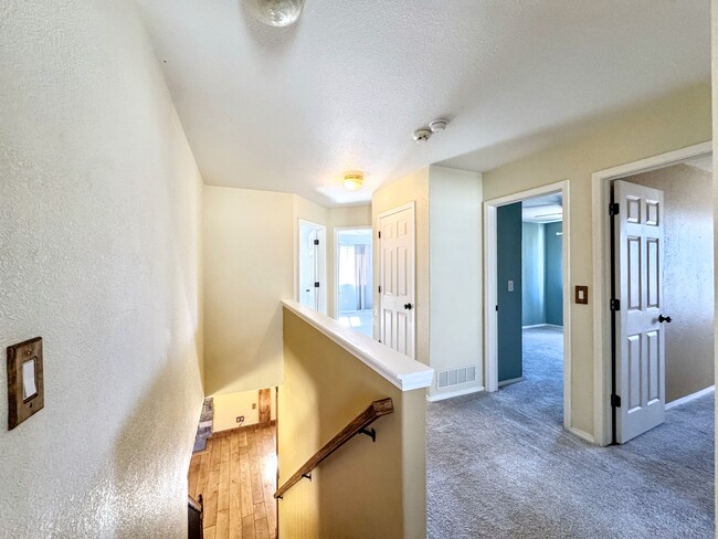Building Photo - 6674 Chantilly Pl