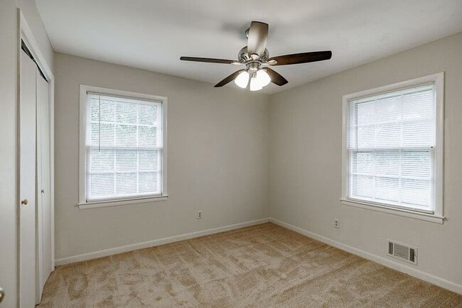 Building Photo - 160 Jockey Club Dr