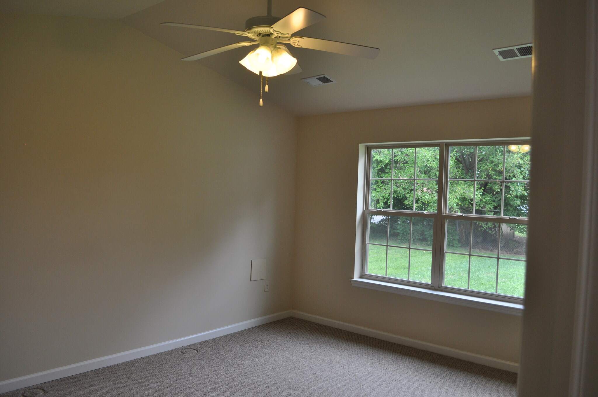 Building Photo - 13930 Maugansville Rd