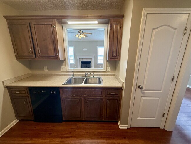 Building Photo - 409 Athena Dr