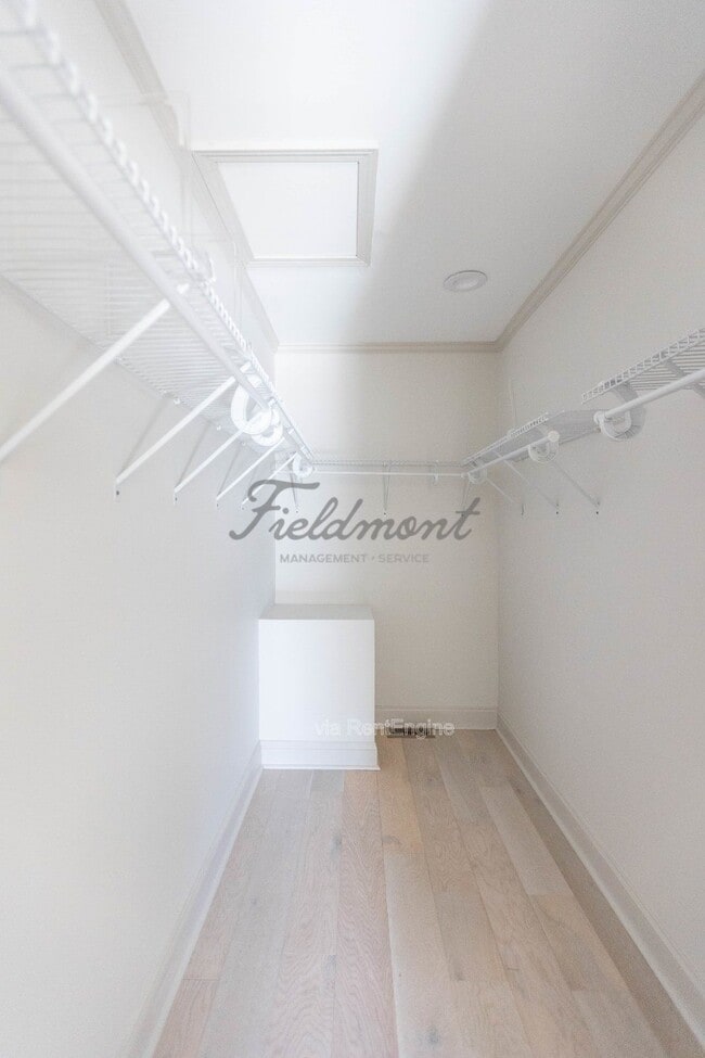 Building Photo - 414 Birnie St