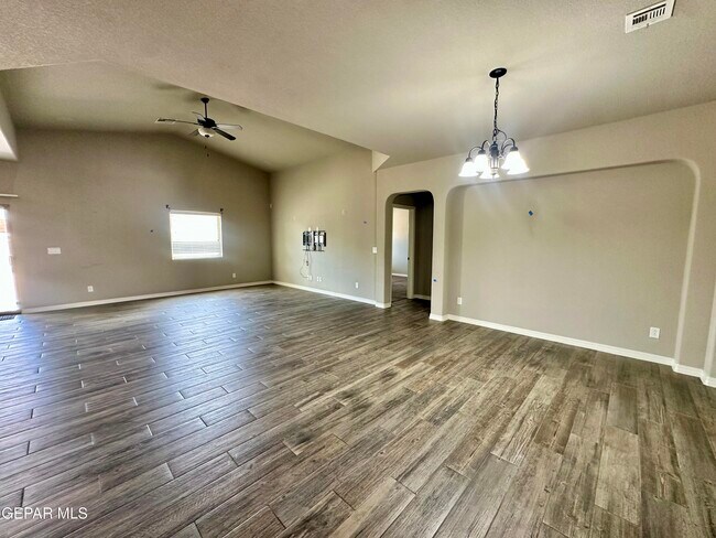 Building Photo - 7785 Enchanted Cir Dr