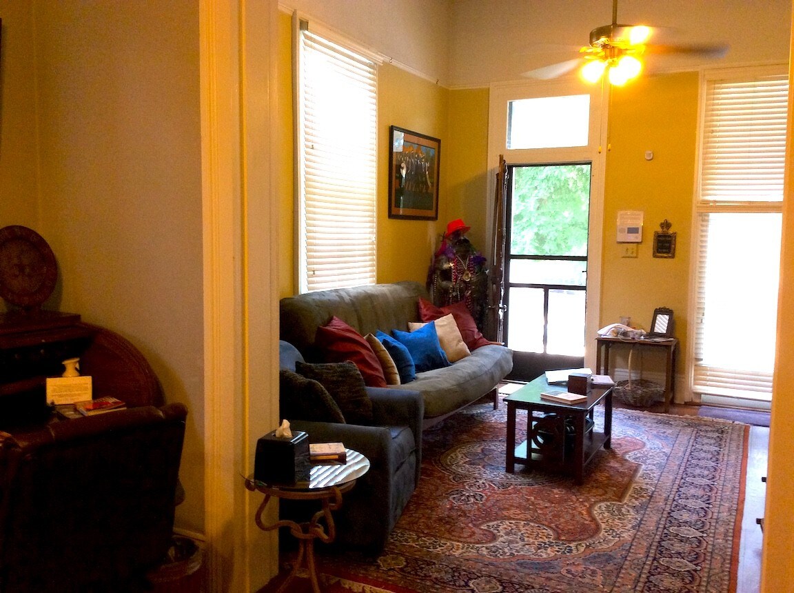 Spacious den with queen futon and seating. - 4634 Orleans Ave