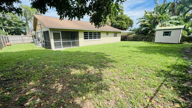 Building Photo - 6831 Eastview Dr