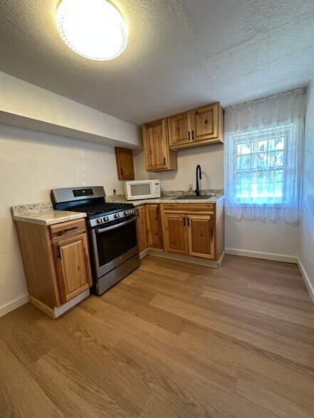 Building Photo - 117 Vinewood Cir