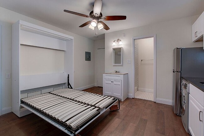 Interior Photo - Park Avenue 215