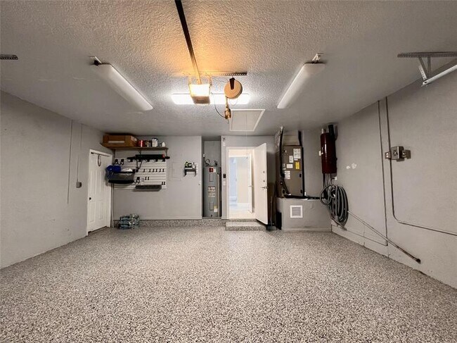 Building Photo - 720 Birdie Ct