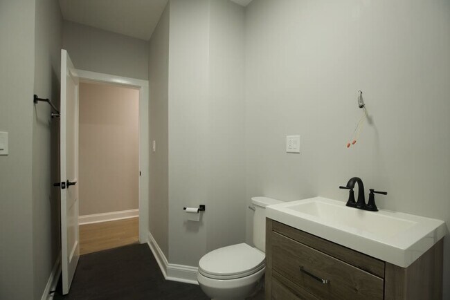 Building Photo - 656 W Gordon Terrace