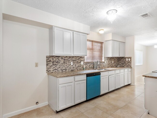 Building Photo - 13515 Wimbledon Oaks Dr