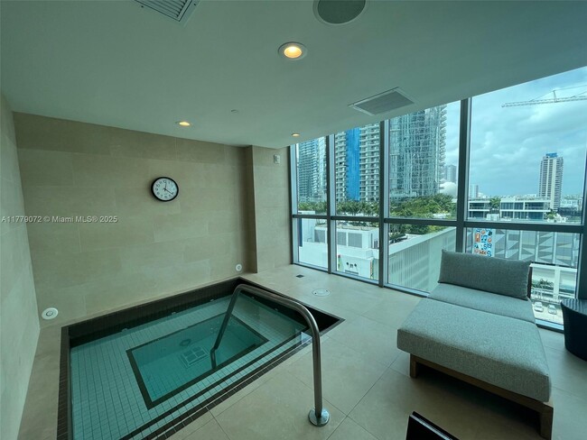 Building Photo - 900 Biscayne Blvd