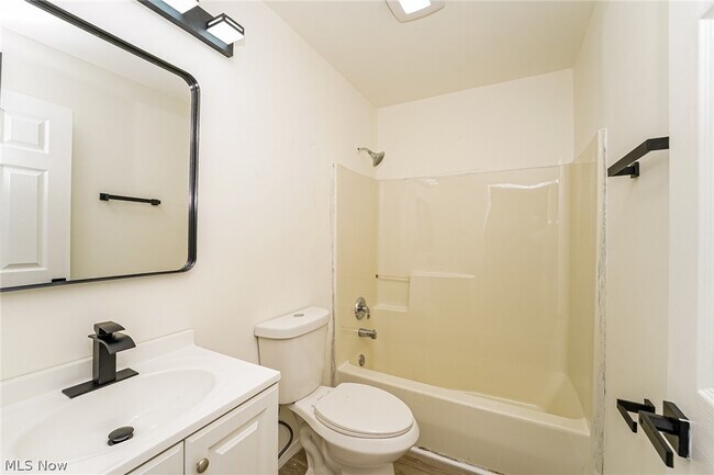 Building Photo - 821 Nela View Rd