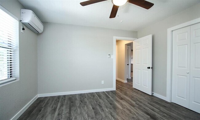 Building Photo - 5201 Crawford St