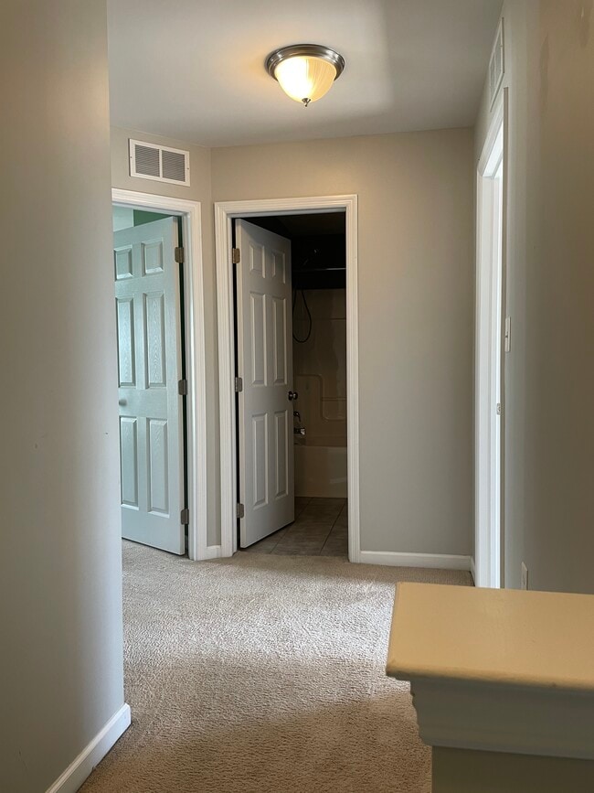 Building Photo - 127 Summer Ln