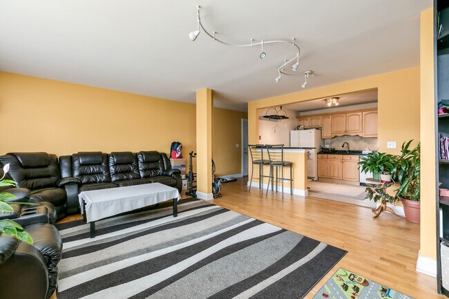 Building Photo - 1328 Webford Ave