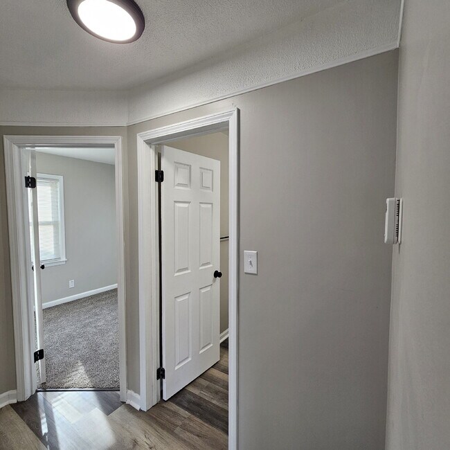 Building Photo - 3 Bedroom Ranch Completely Renovated - New Flooring, Doors and Fixtures, New Bathroom, New Kitche...