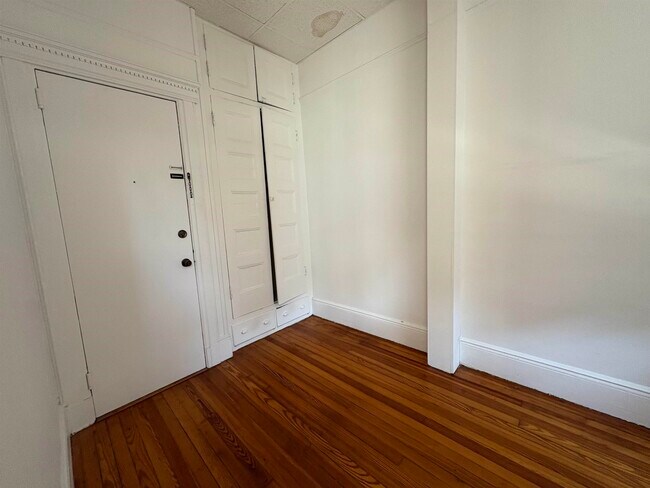 Building Photo - 513 Palisade Ave