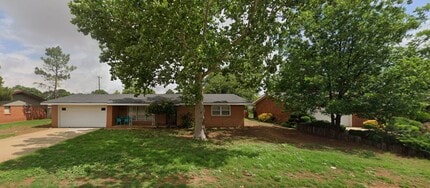 Building Photo - 1707 Gillham Dr