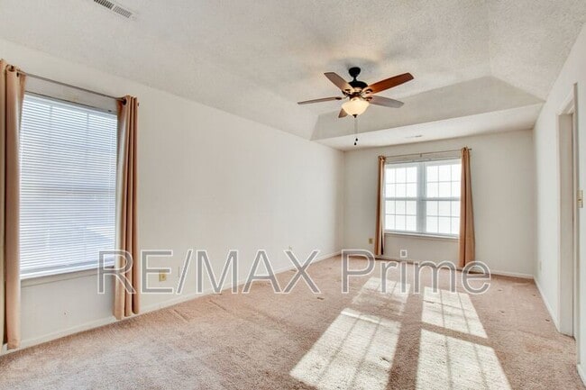 Building Photo - 214 Jouster Way