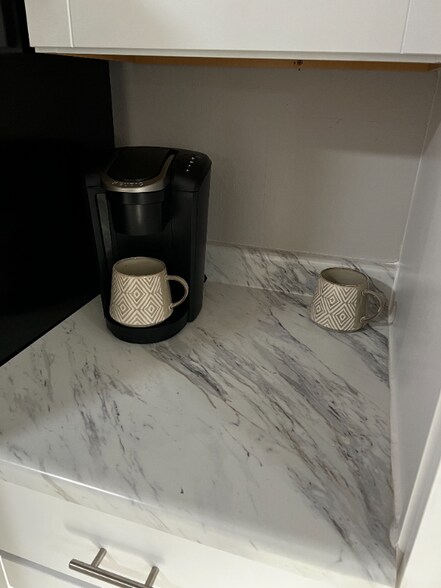 Building Photo - 1477 E Lindberg St