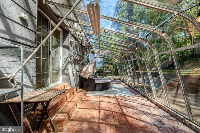 Building Photo - 6805 Reynard Dr