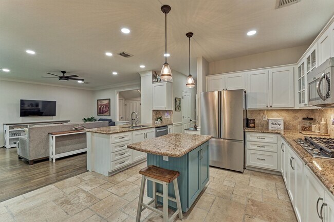 Building Photo - 46 Pinepath Pl