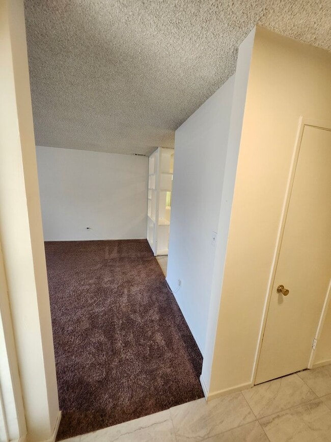 Building Photo - Newly Renovated! Spacious 4-Bed, 2-Bath Ho...