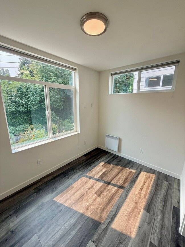 Building Photo - 8BR Ravenna Home Steps from UW – Ideal for Groups!