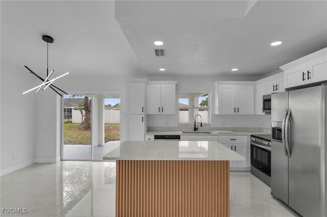 Building Photo - 1324 SE 22nd Terrace