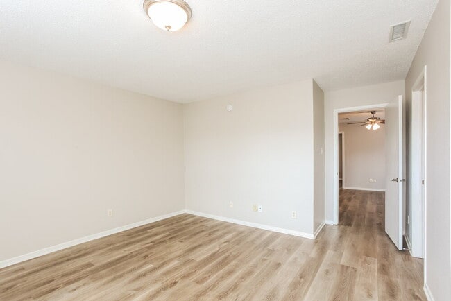 Building Photo - 8840 Hosta Way