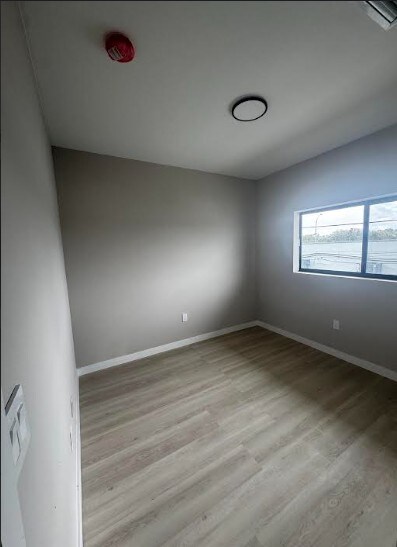 Building Photo - 630 NE 166th St