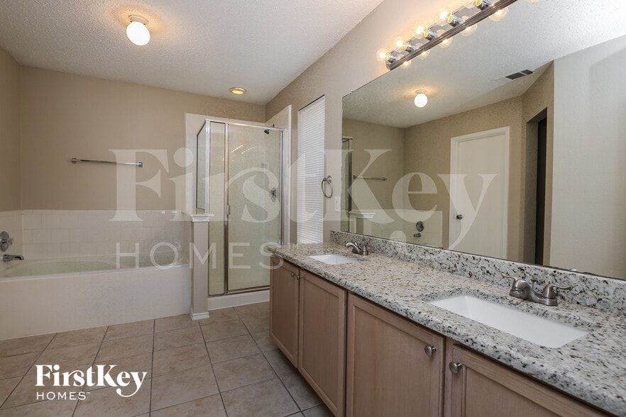 Building Photo - 820 Monette Dr