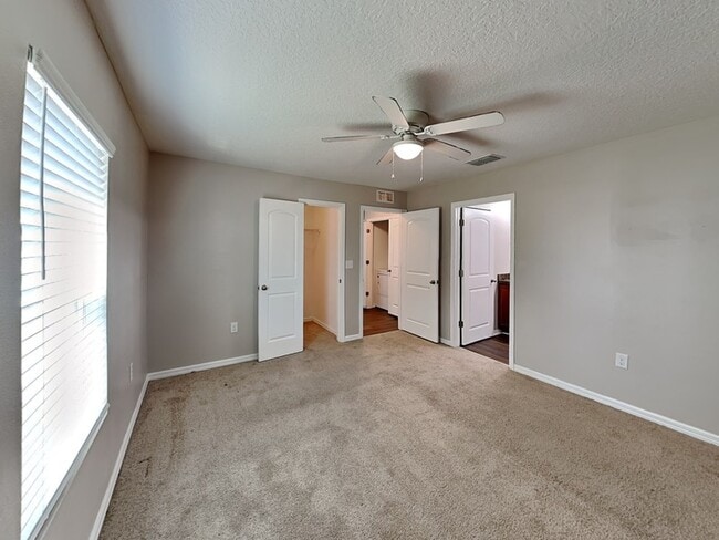 Building Photo - 275 Elm Ct