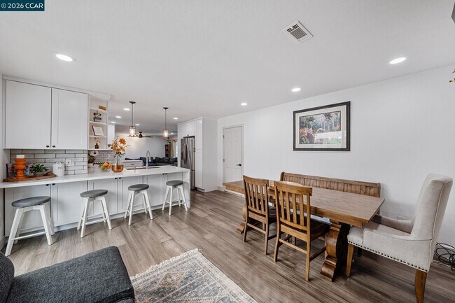 Building Photo - 1208 Roseann Dr