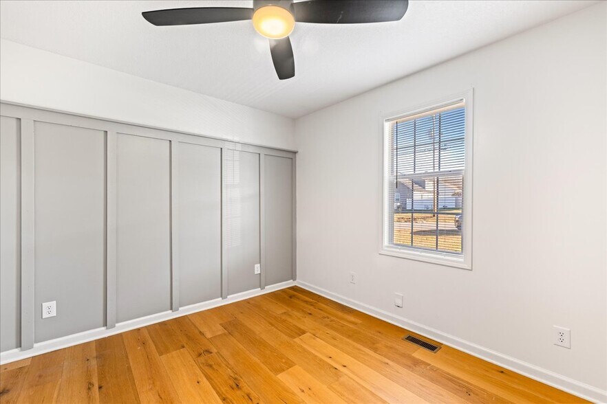 Building Photo - 259 Clover Cir