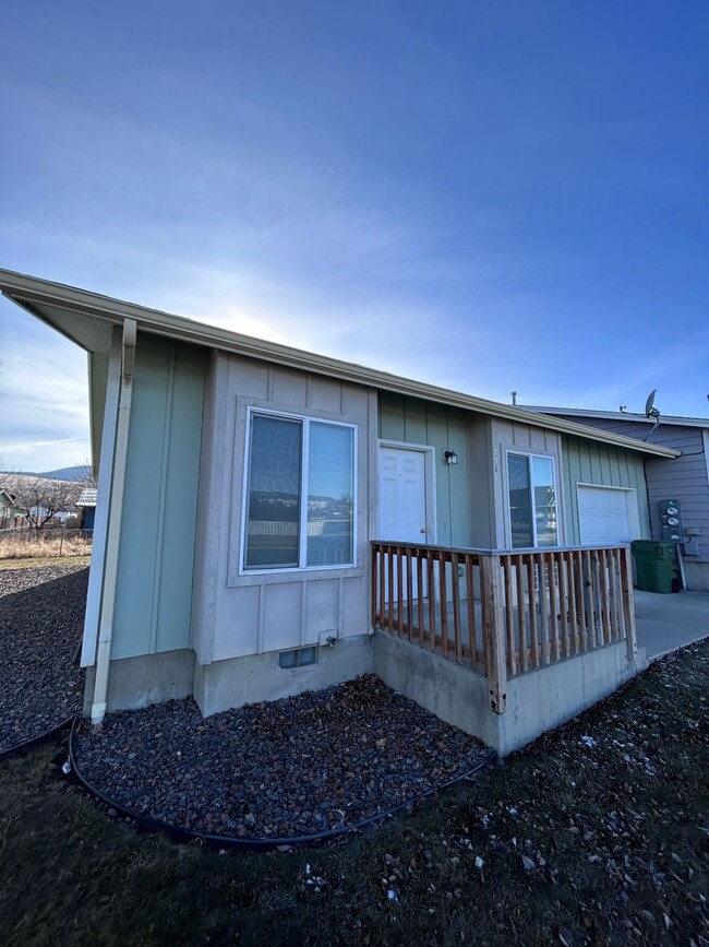 Primary Photo - 2212 Jakob Ave