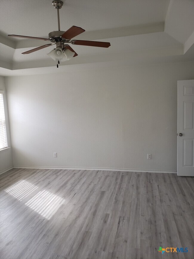 Building Photo - 1121 Dixon Cir