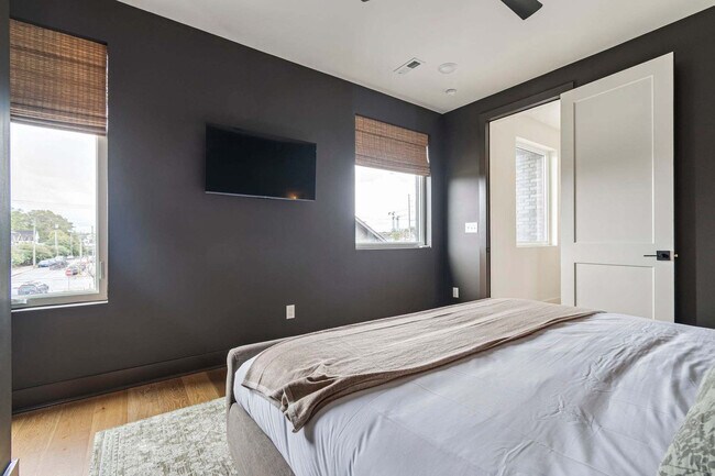 Building Photo - 1117 3rd Ave S