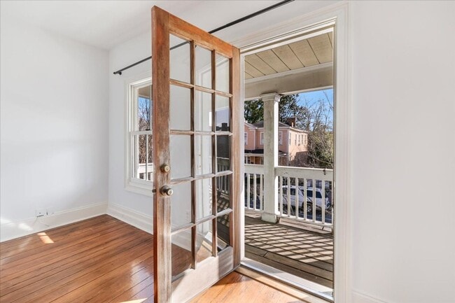 Building Photo - 216 W Anderson St