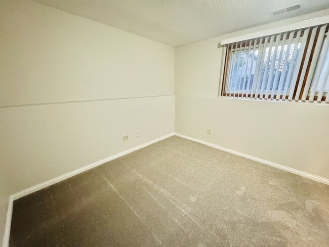 Building Photo - "Charming 4-Bedroom Home with Granite Elegance & Hardwood Warmth in Savage!"